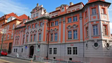 Historický budova Faustův dům v Praze na ulici.